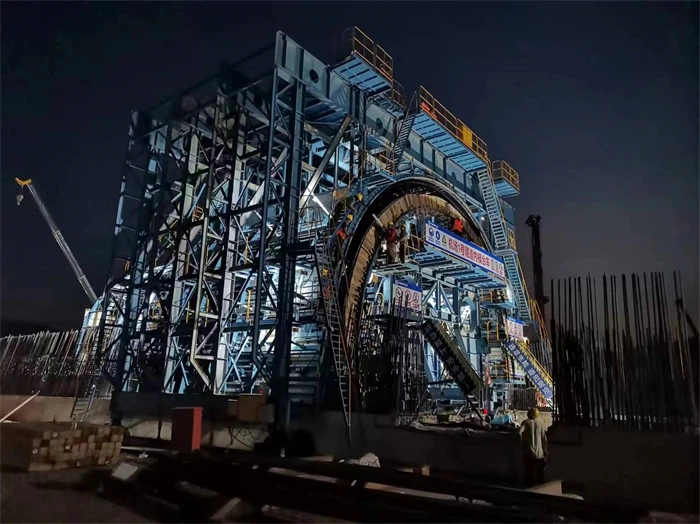 Cijeli presjek čelični oblik betona obloženi tunel kolica